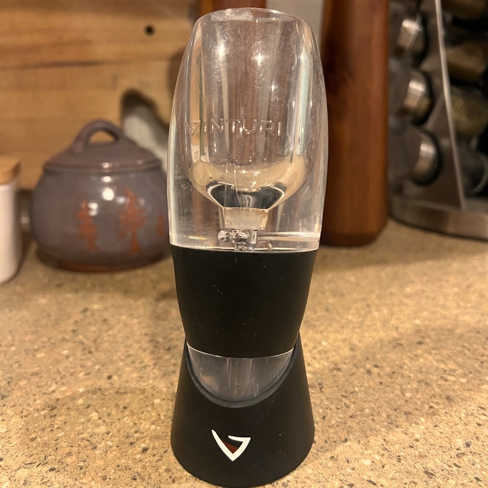 Red wine aerator
